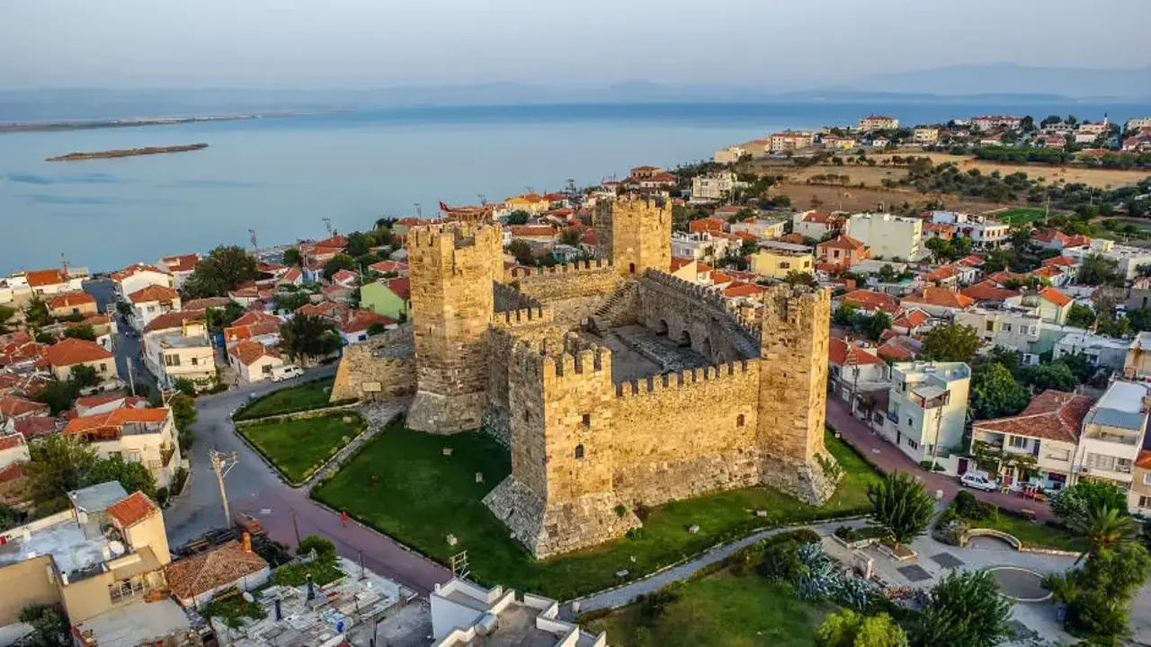Çandarlı Kalesi — fotoğraf 3