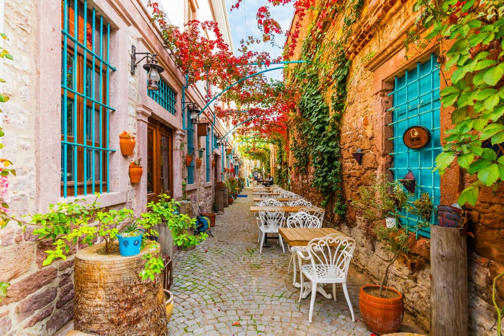 Tarihi Cunda Sokakları ve Barlar — fotoğraf 3